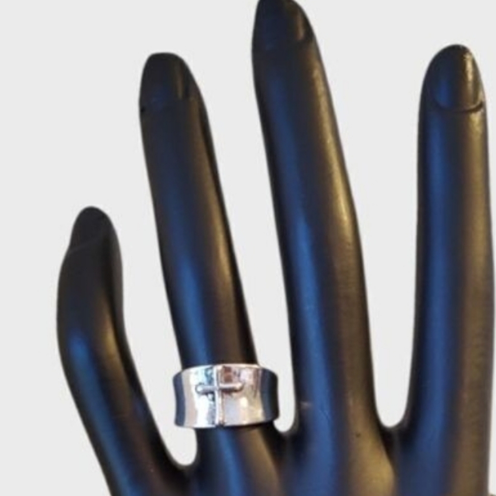 S925 Plated Wide Band Cross Ring Sz 8 • Unisex • Good Condition - Picture 2 of 7
